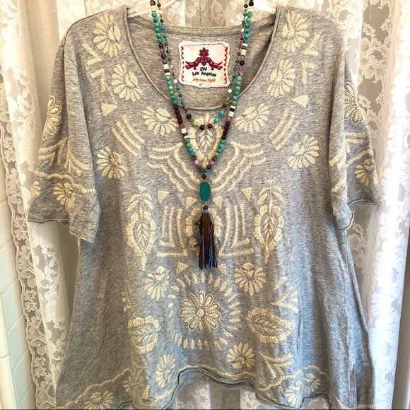 JOHNNY WAS * Soft Gray Embroidered Sharkbite Top - Picture 3 of 9